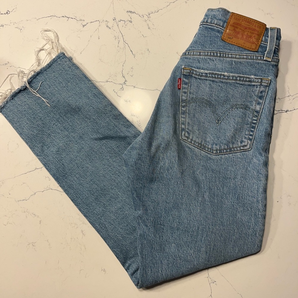 Women’s Levi’s cropped jeans